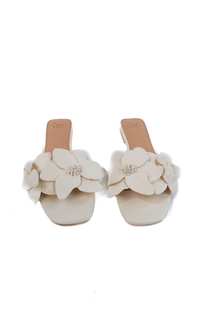 white floral sandals NWOT (10)
