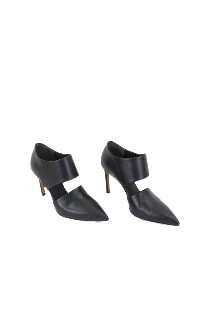 vince black pointed toe heel (8.5; retail $350)