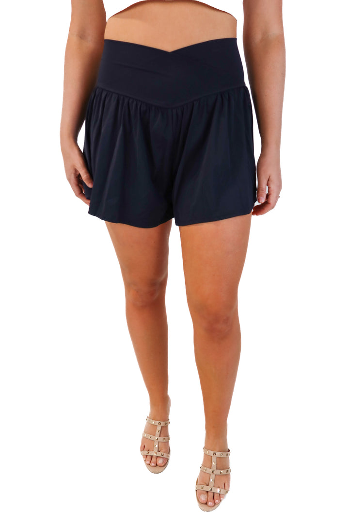 black criss-cross active shorts (M)
