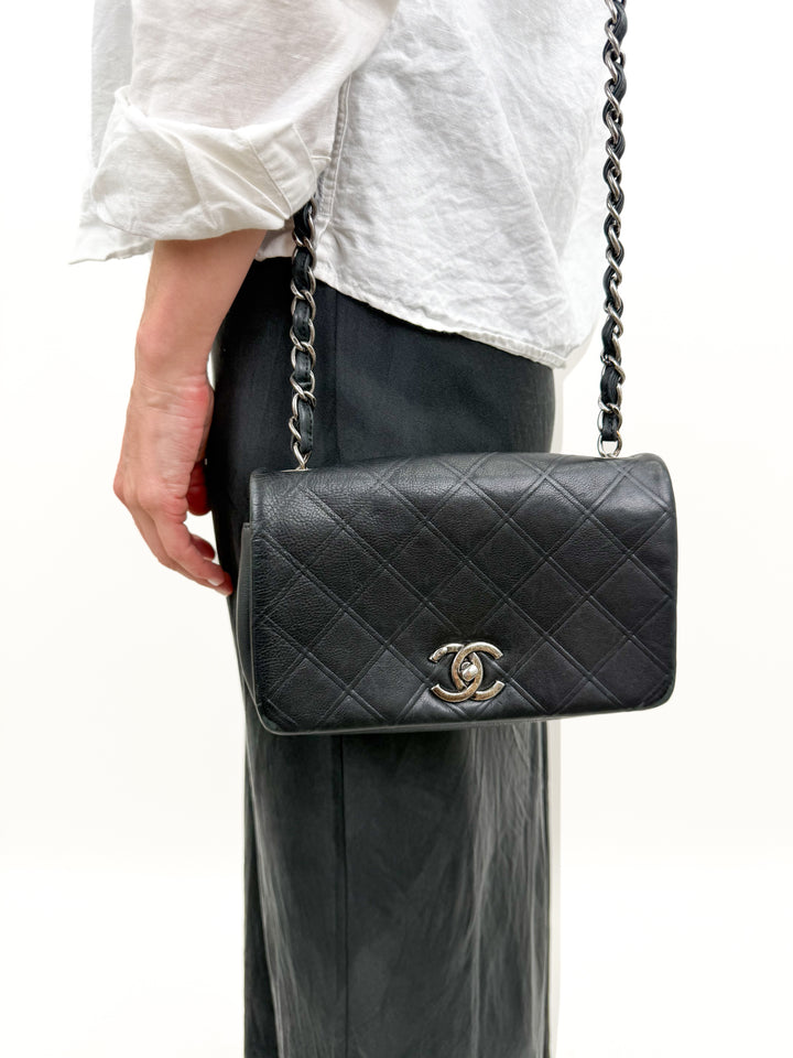 Chanel New Chic Flap Bag in Black (vintage)