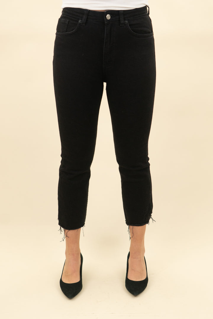 zara black denim jeans (6; retail $69)