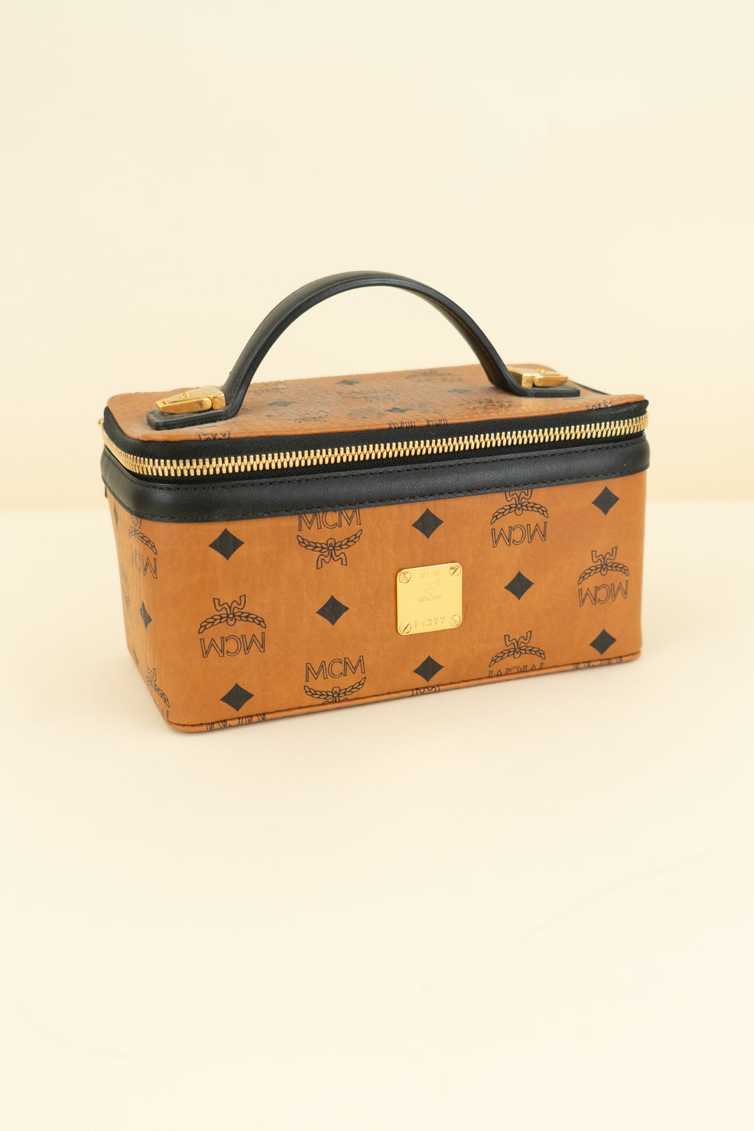 MCM mini aren vanity case (os; retail $680)