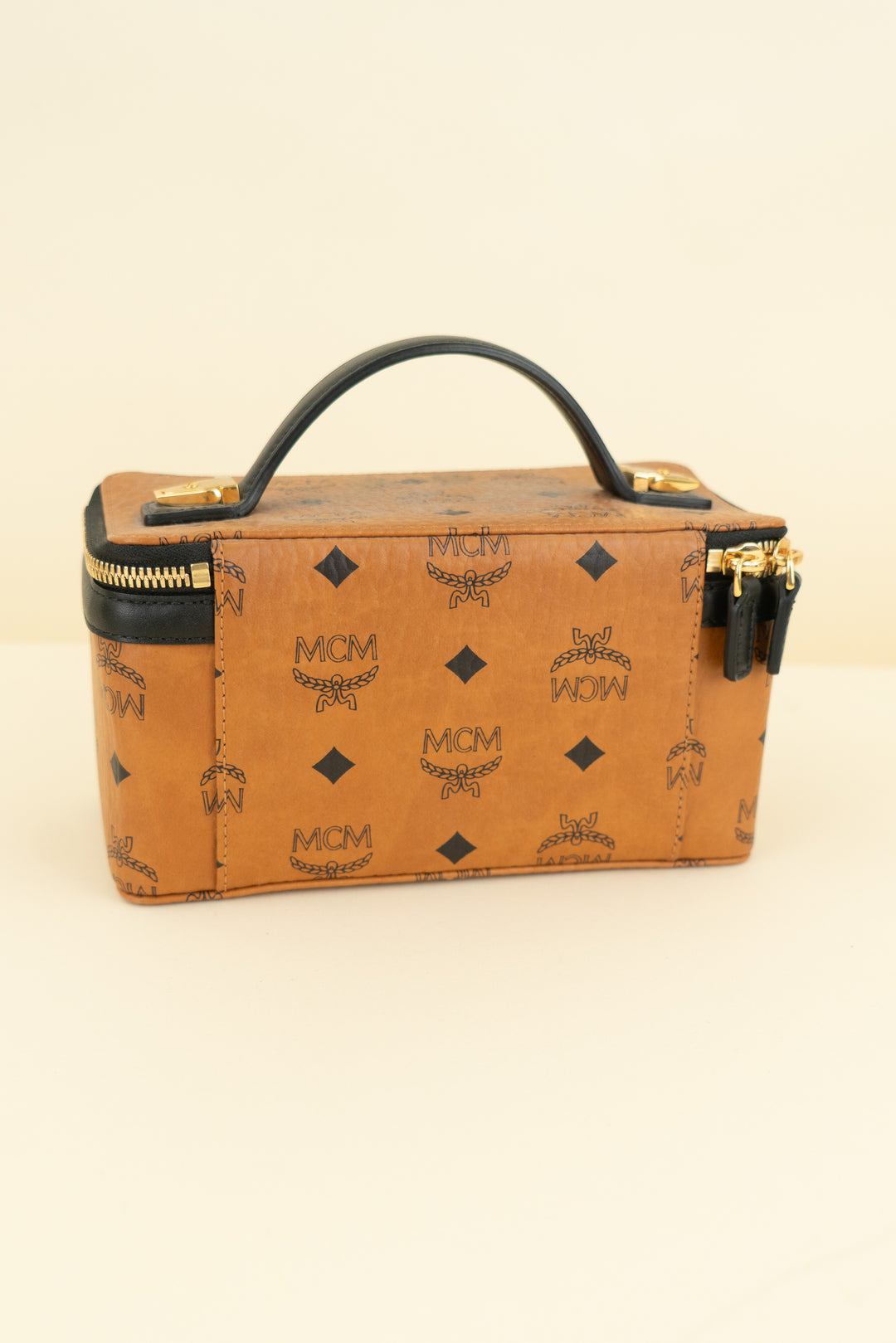 MCM mini aren vanity case (os; retail $680)
