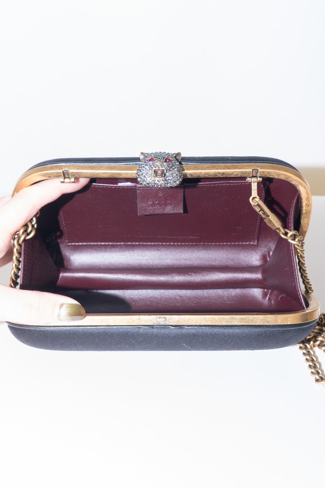 gucci feline head broadway bag (os; retail $975)