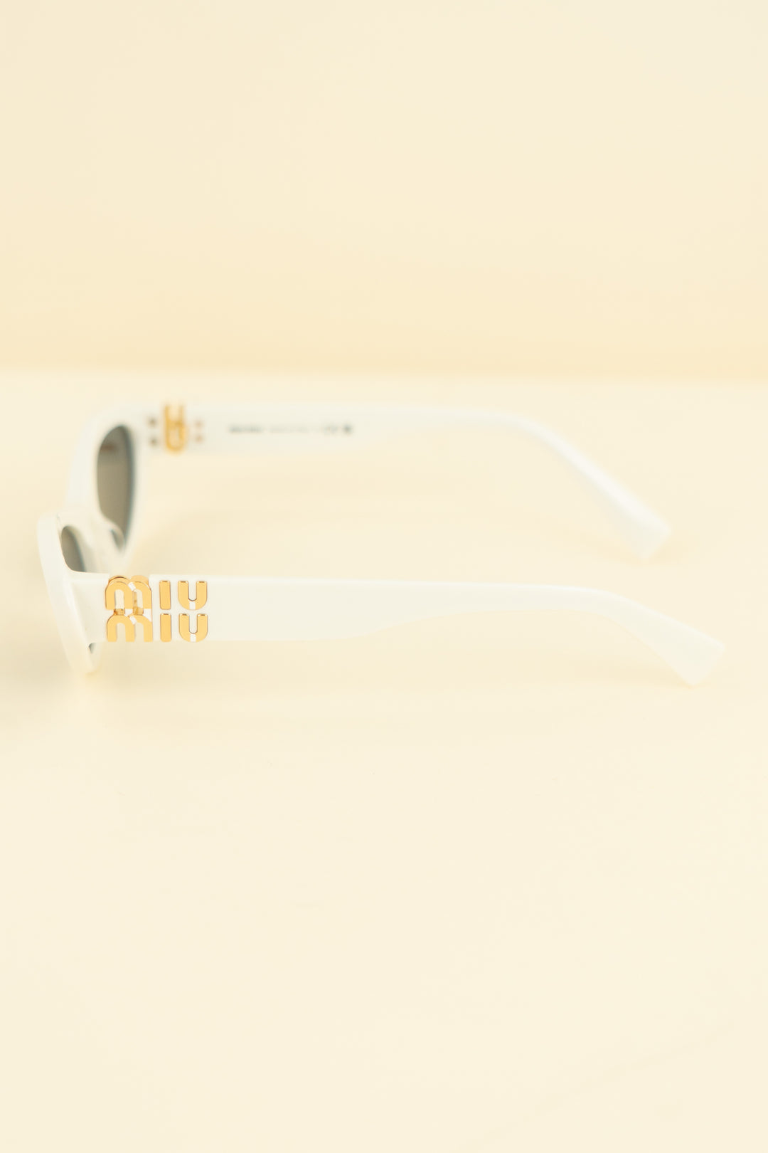 miu miu white sunglasses nwb (os; retail $530)