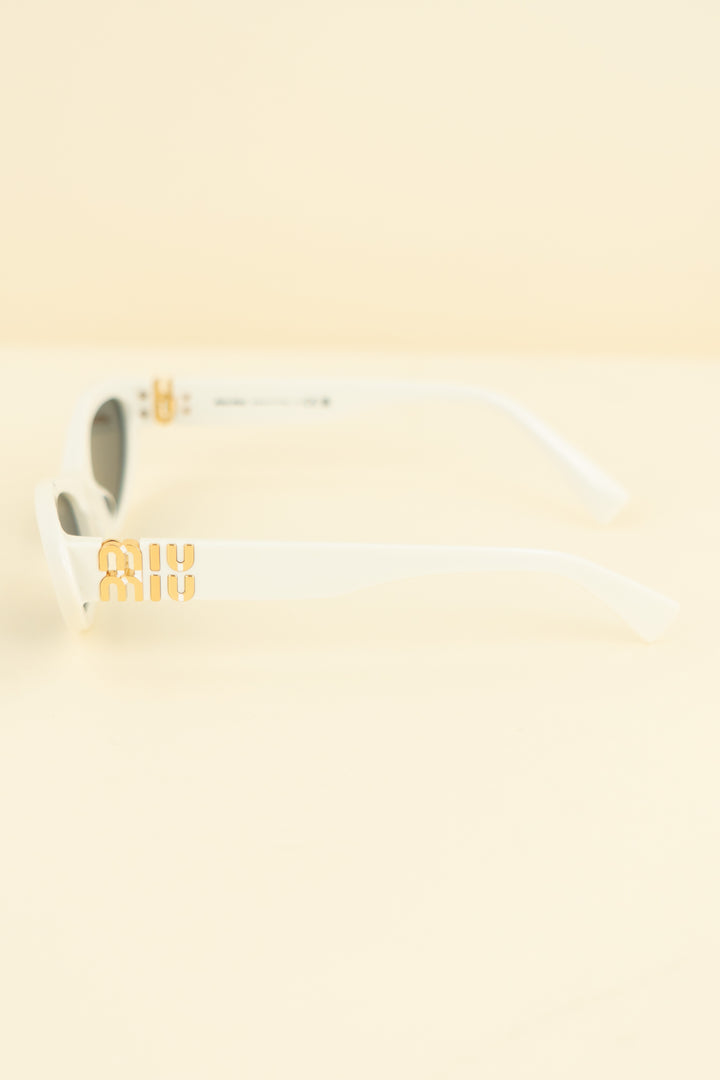 miu miu white sunglasses nwb (os; retail $530)