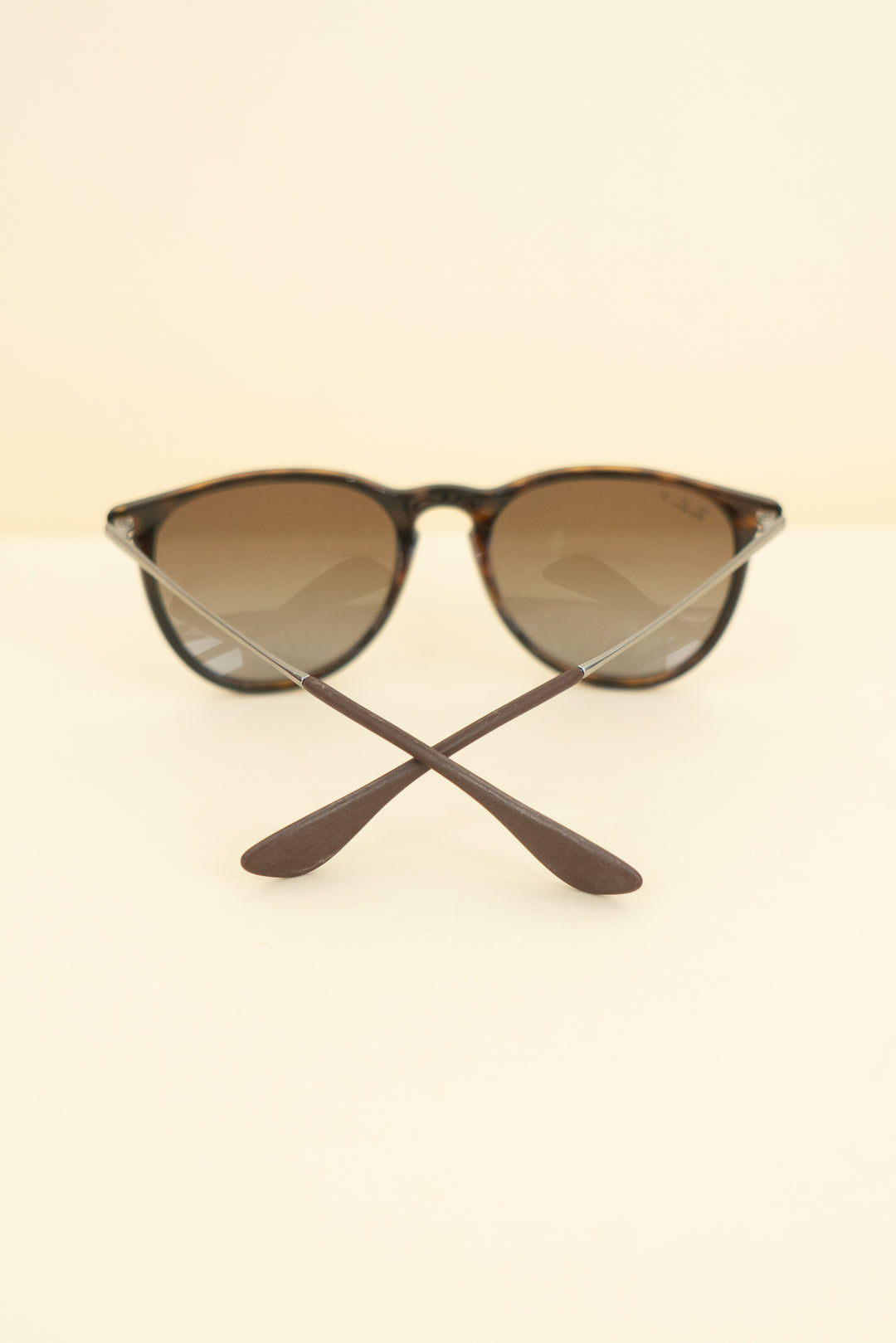 ray ban brown tortoise shell erika round sunglasses (os; retail $176)