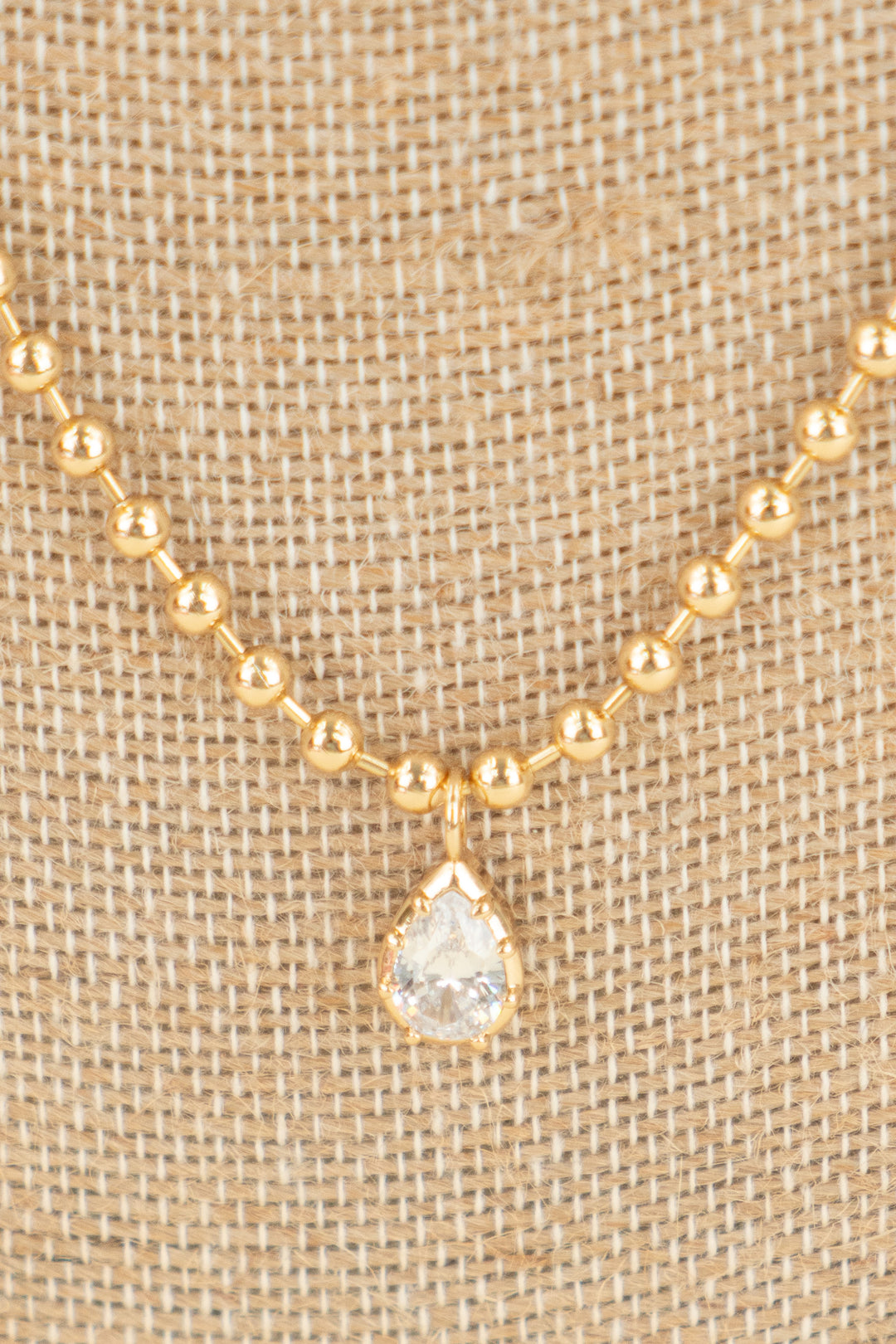 lili claspe cleo pear necklace (os; retail $90)