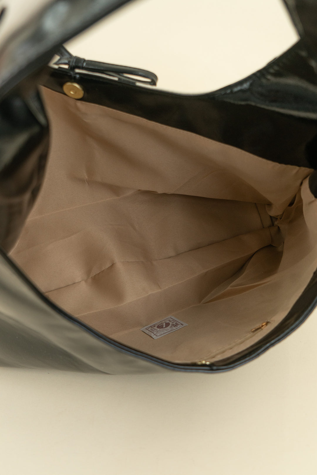cream & black polka dot bag w/ bow (os; retail $30)