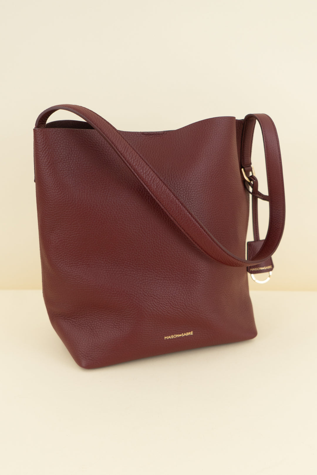 maison de sabre burgundy leather bucket bag (retail $528)