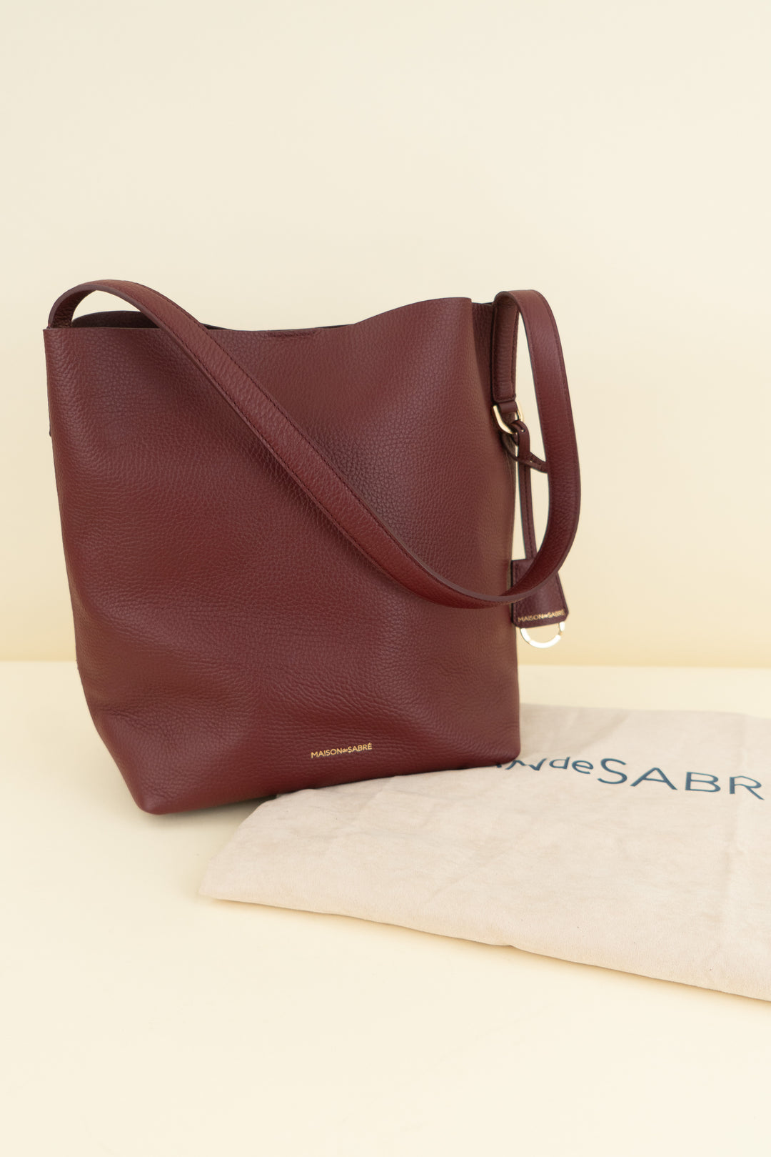maison de sabre burgundy leather bucket bag (retail $528)