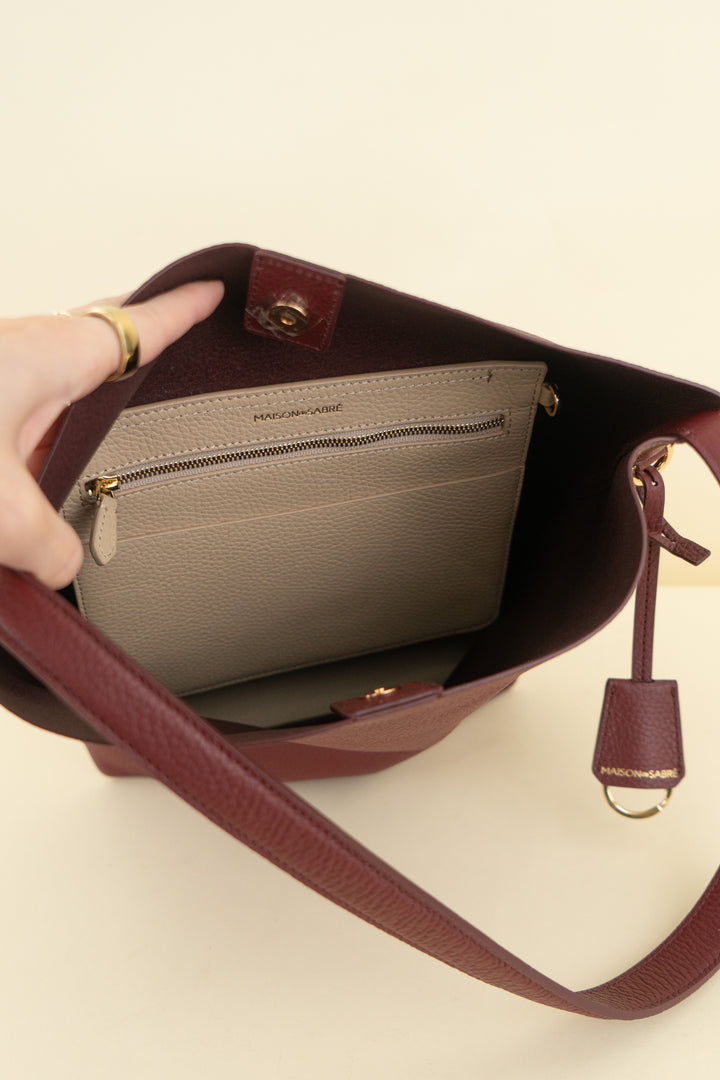 maison de sabre burgundy leather bucket bag (retail $528)