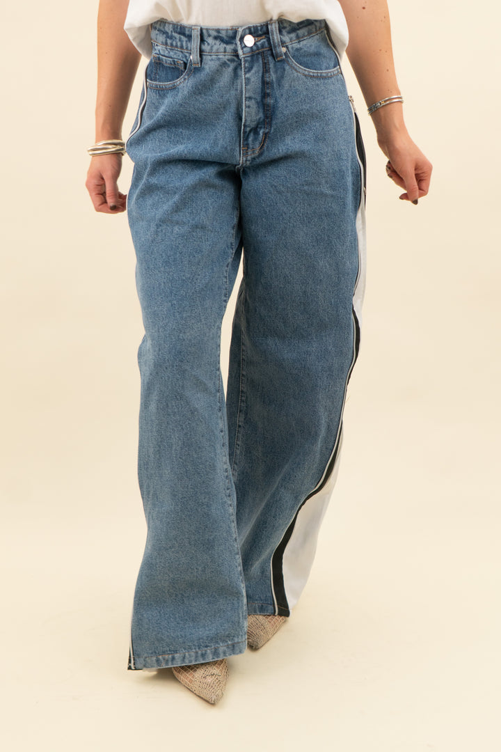 windsor medium wash zipper jeans nwt (26; retail $54)