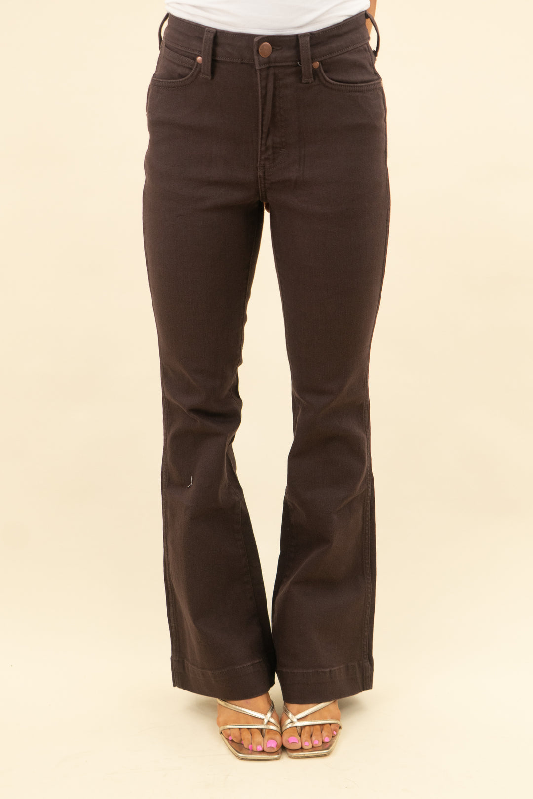 wrangler dark brown jeans nwt (26; retail $79)