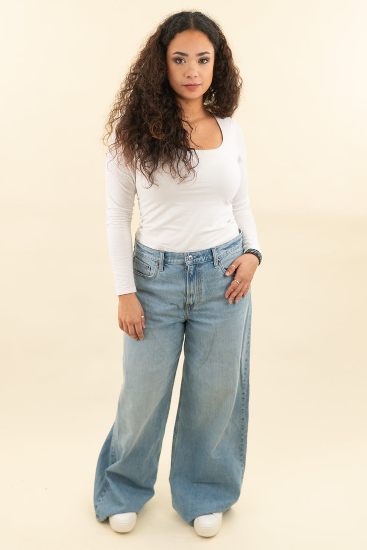 abercrombie & fitch light wash high rise wide leg jean nwt (31L; retail $90)
