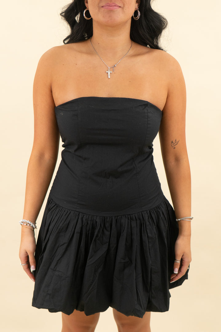abercrombie & fitch black strapless mini dress (m; retail $110)