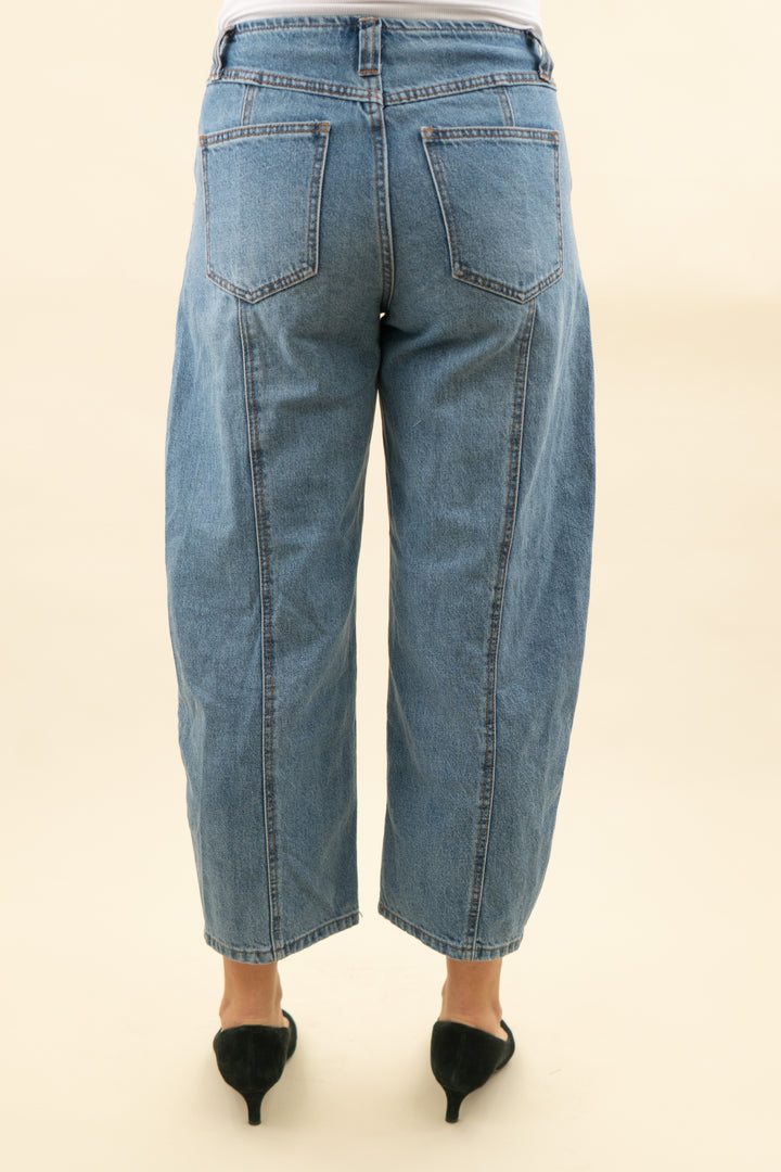 future collective barrel jeans medium wash (6; retail $40)