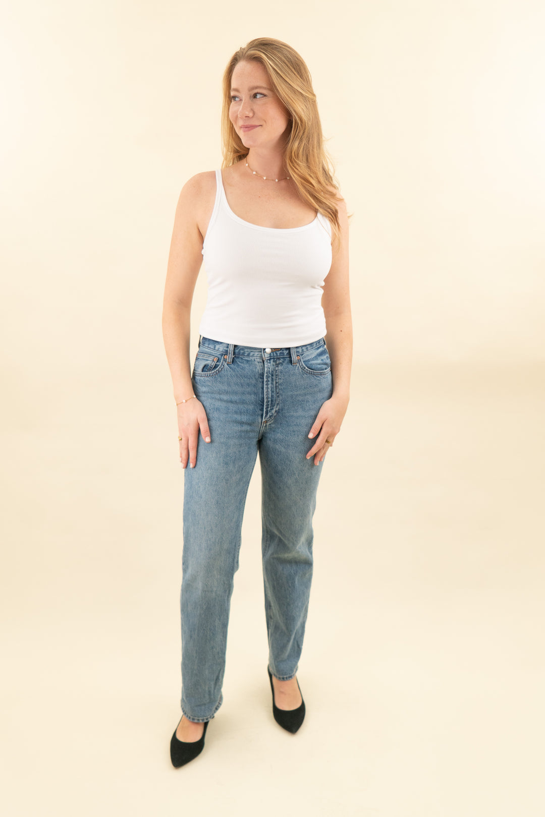 aritzia denim forum 90's classic mid straight medium wash (28; retail $110)