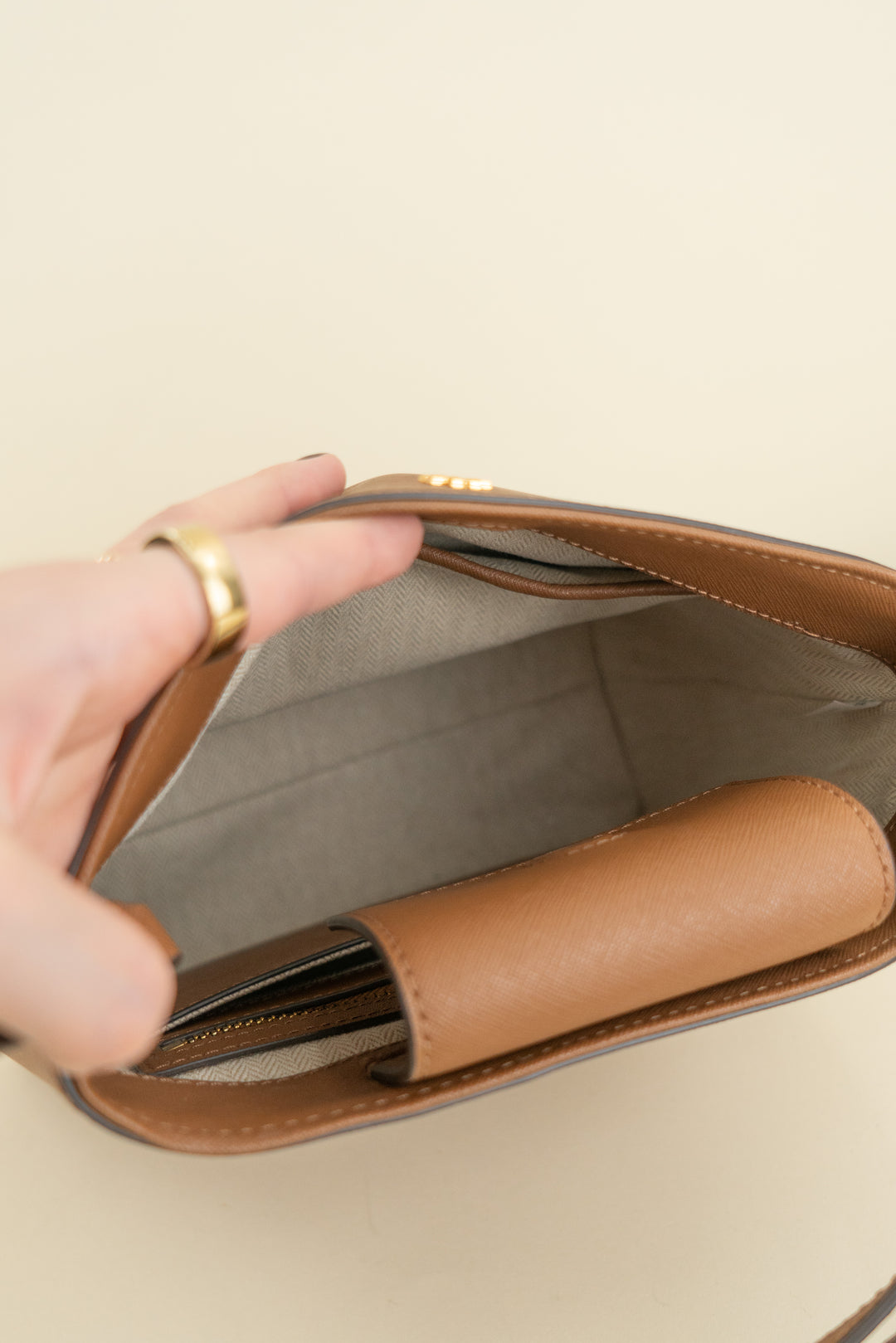 tory Burch medium brown bucket bag (OS; retail $500)