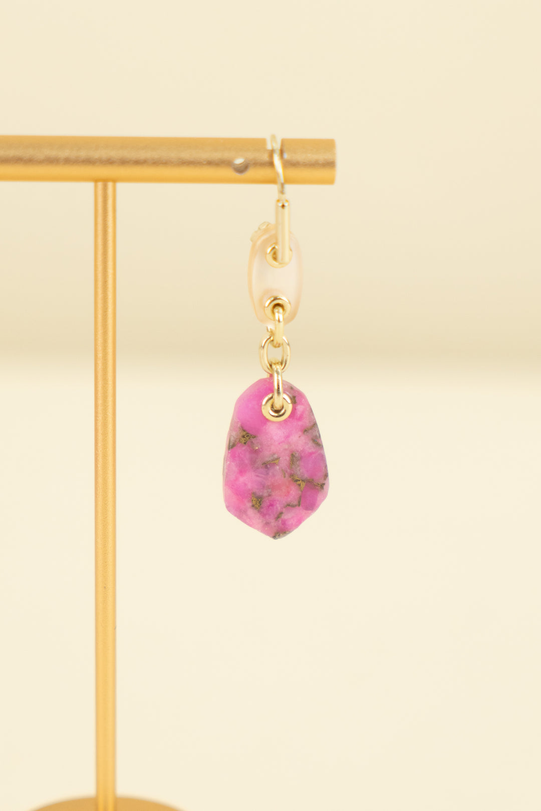 Kendra scott pink and gold dangle earrings (OS; retail $65)