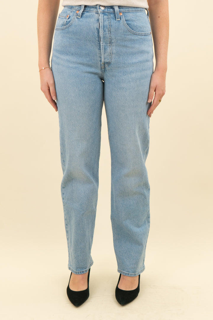 levi's ribcage straight light wash button fly jean 32" inseam (27; retail $110)