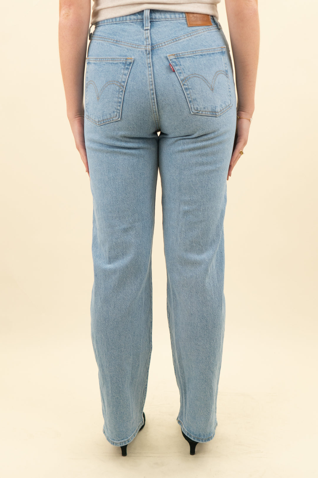 levi's ribcage straight light wash button fly jean 32" inseam (27; retail $110)