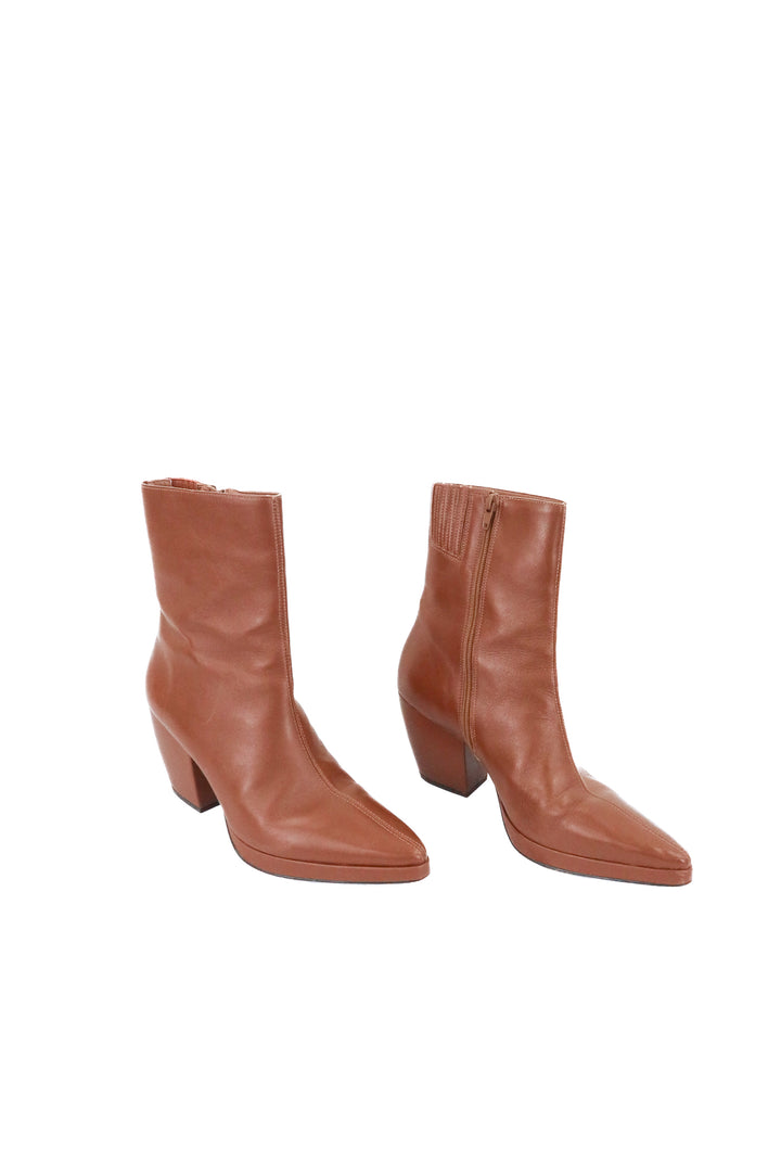 matisse brown leather bootie (9; retail $215)