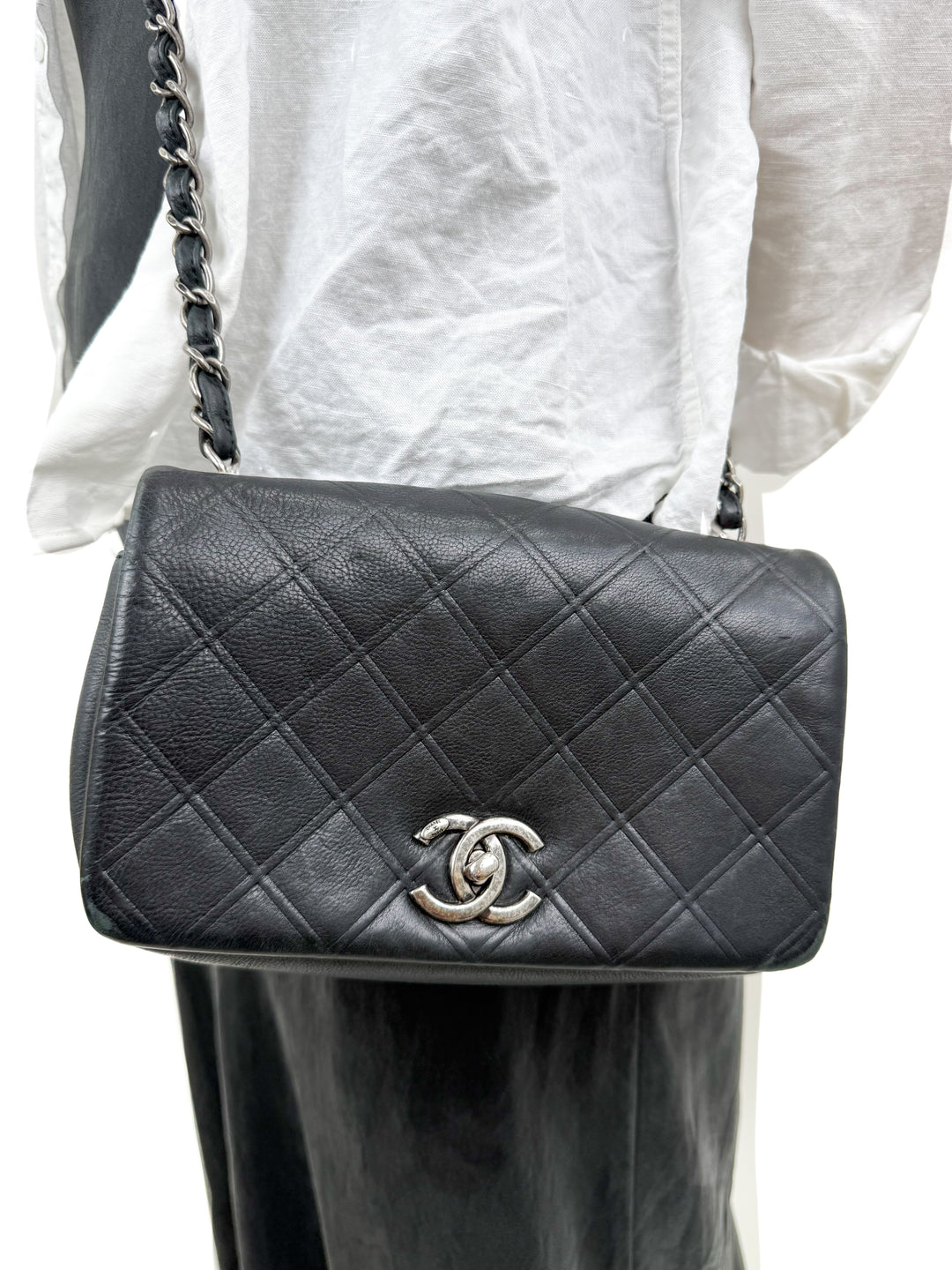 Chanel New Chic Flap Bag in Black (vintage)