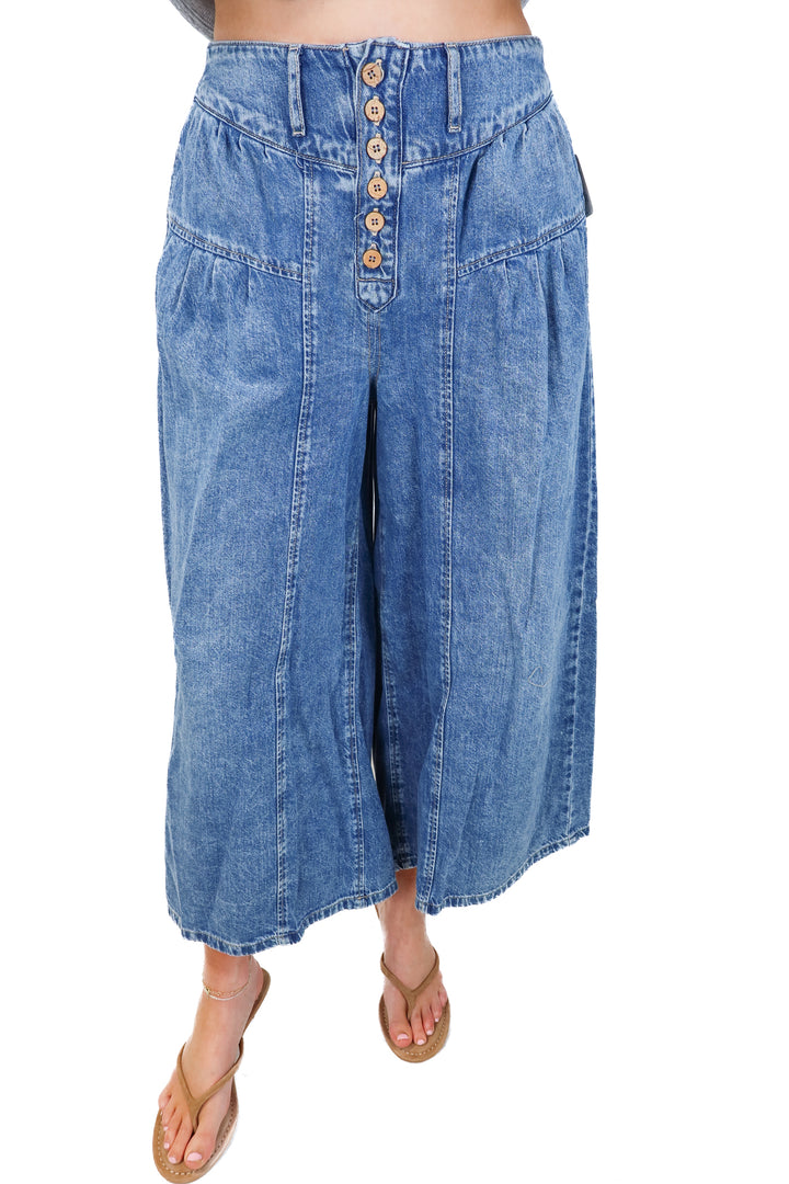 we the free light wash pull on jean NWT (xs; retails $98)