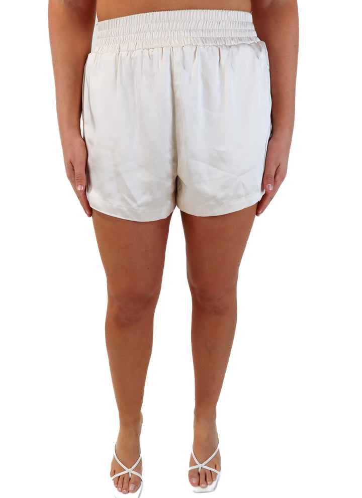 Miss love champagne shorts (m)
