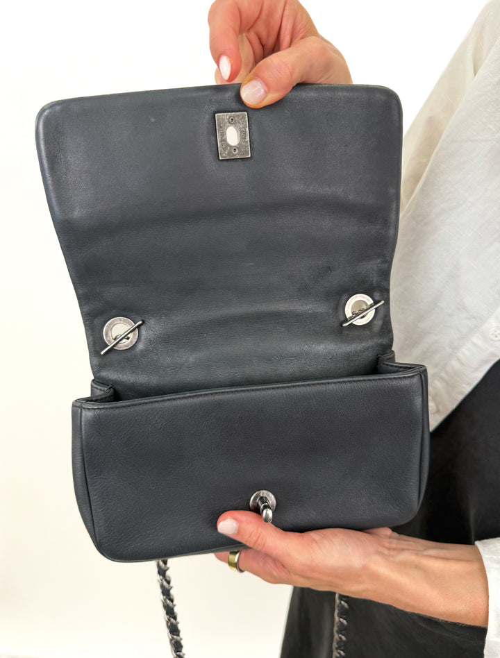 Chanel New Chic Flap Bag in Black (vintage)