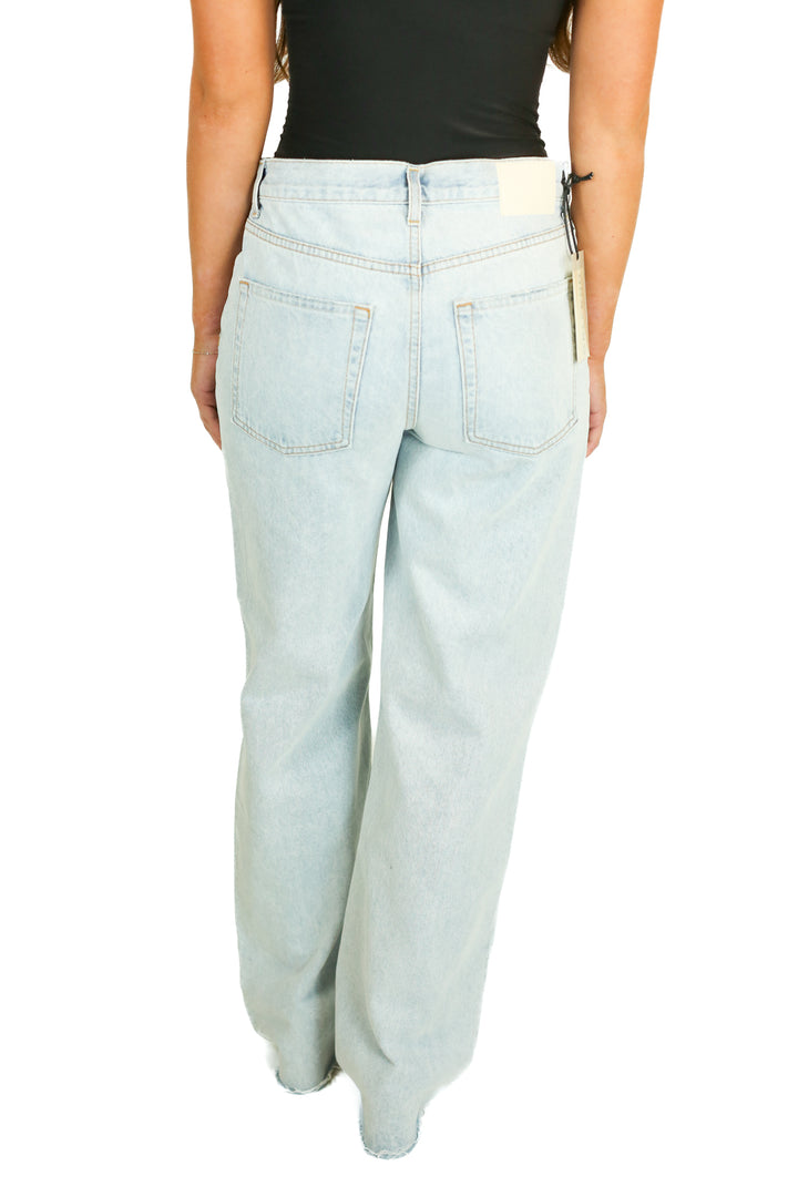 GRLFRND Light Wash Low Rise Boyfriend Jeans NWT (26)