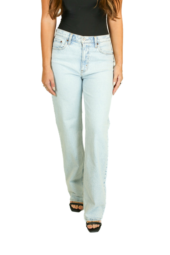 Abercrombie Light Wash 90s Relaxed High Rise Jeans NWT (28/6L; Retail $110)