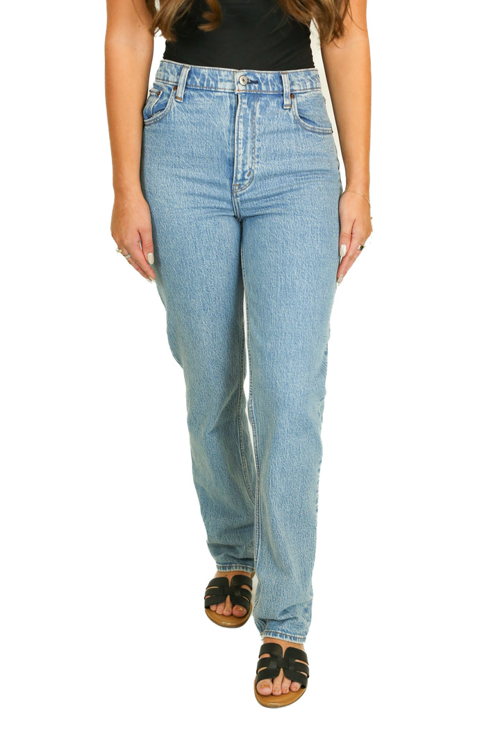 Abercrombie Medium Wash 90s Straight High Rise Jeans (27/4L; Retail $89)