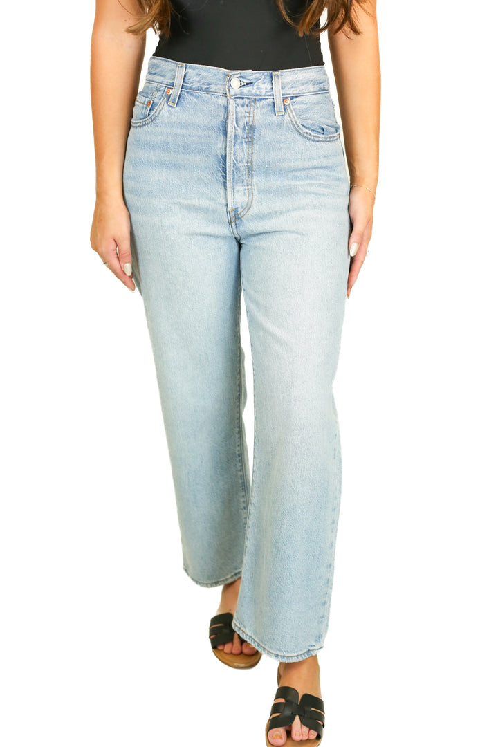 Levi's Medium Wash Ribcage Straight Jeans (29)