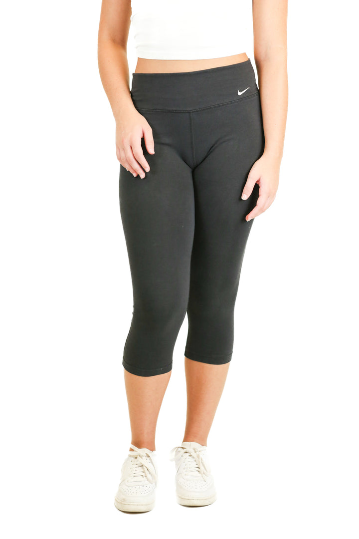 nike dri-fit black capri leggings (s)