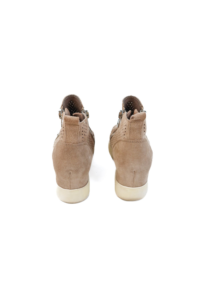 Steve Madden taupe wedges (7.5; retails for $89.95)