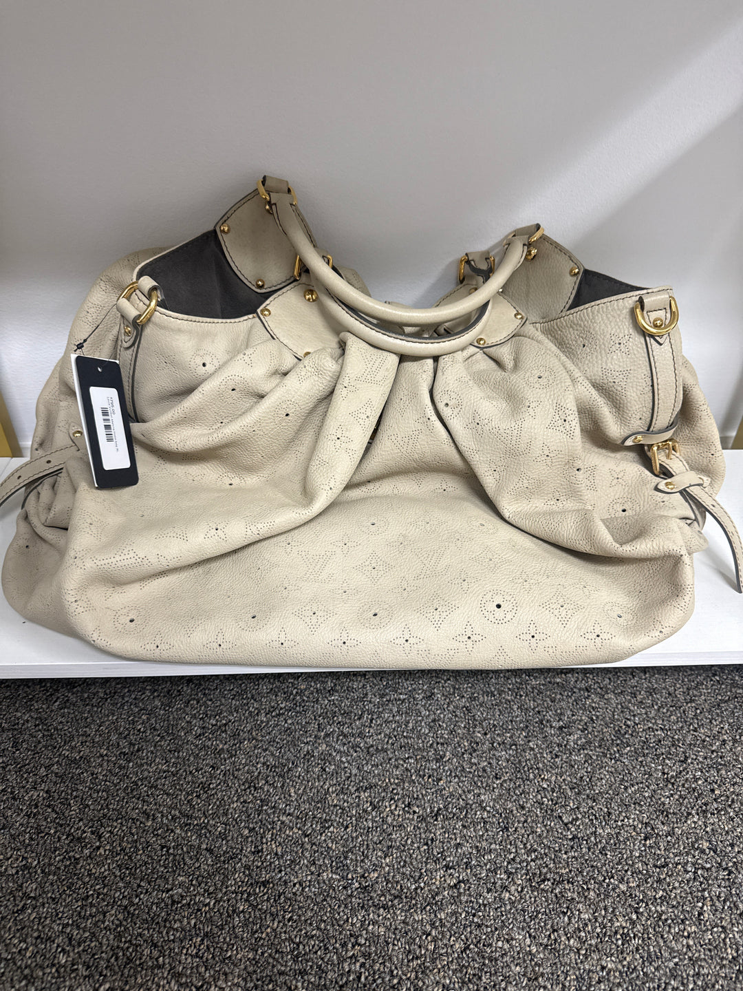 Louis Vuitton Mahina XL Hobo in Parchment