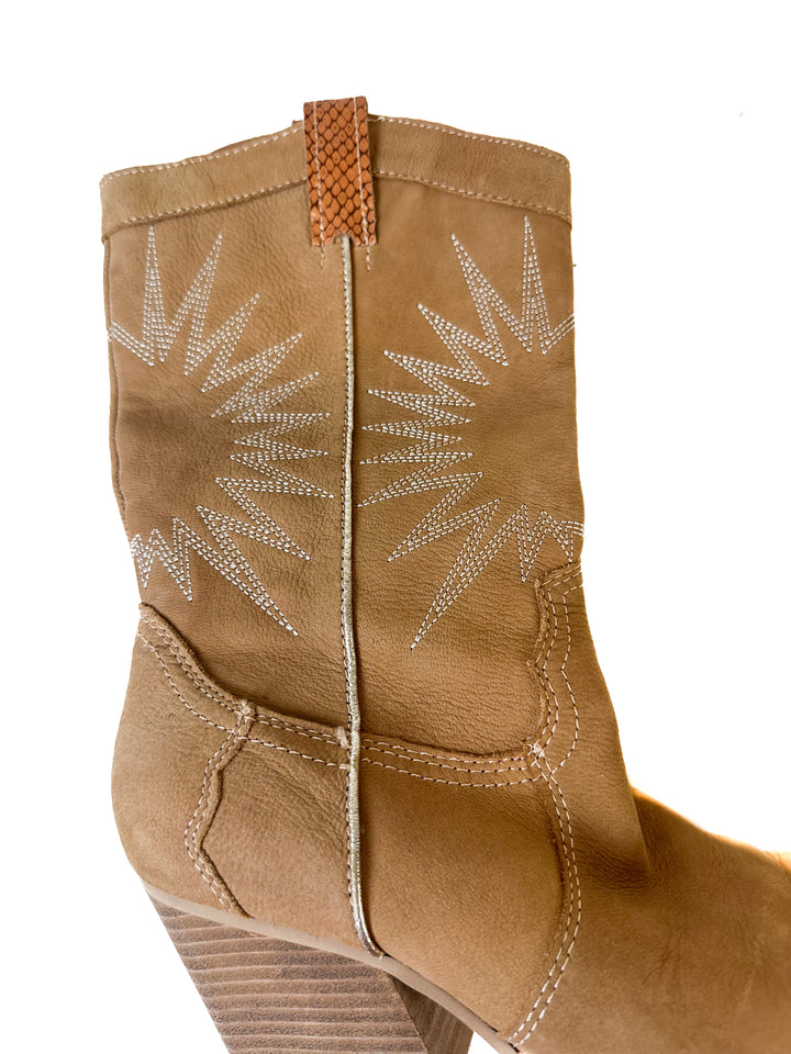 Dolce Vita Tan Boots (7)