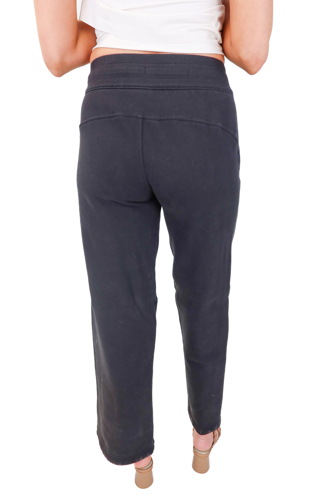 lululemon black sweatpants (2)