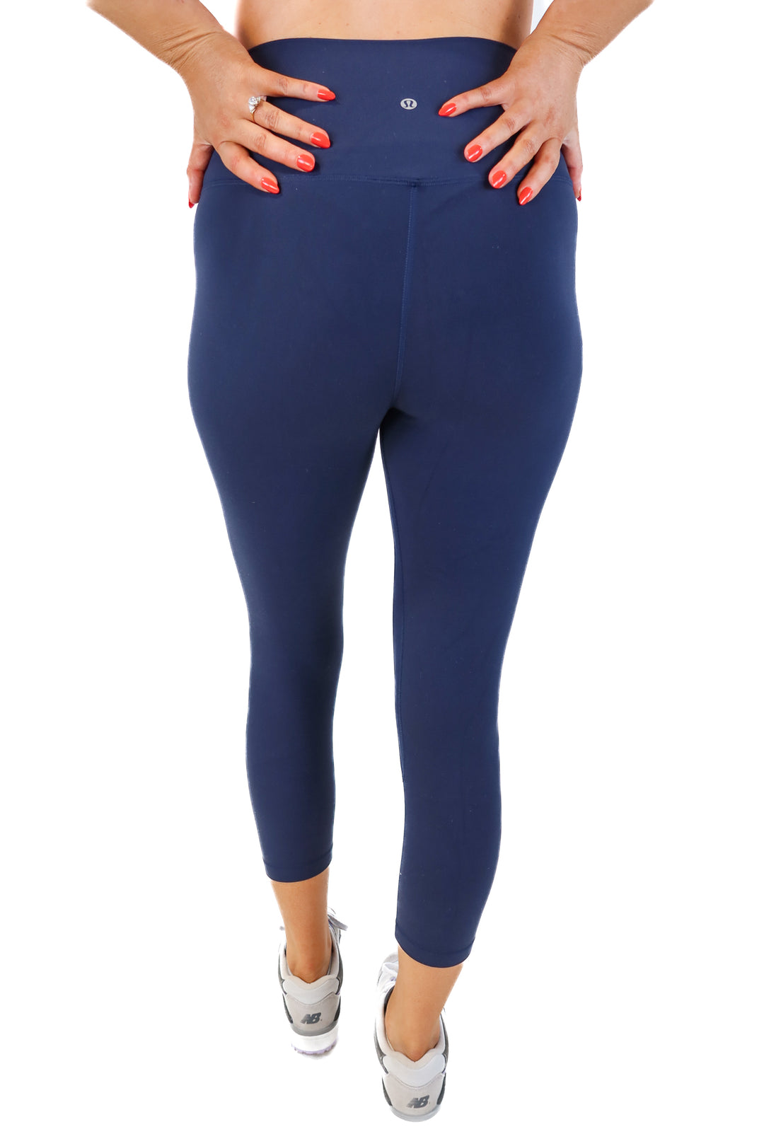 Lululemon navy blue cropped leggings (M; retail $118)