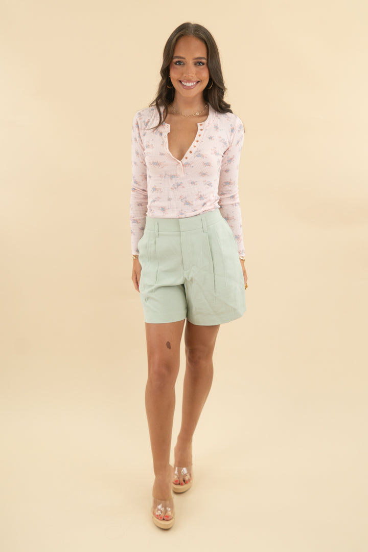 a new day mint linen pleated shorts nwt (8; retail $25)
