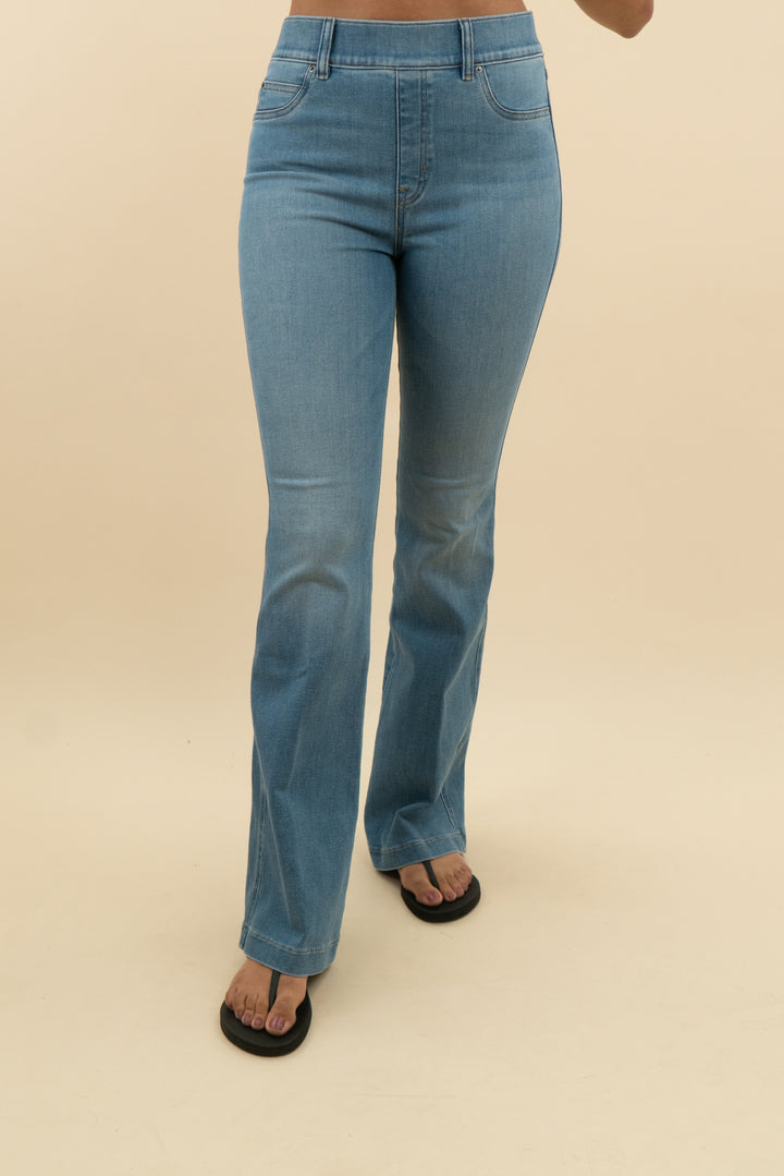spanx stonewashed blue flare jeans nwt (m; retail $138)