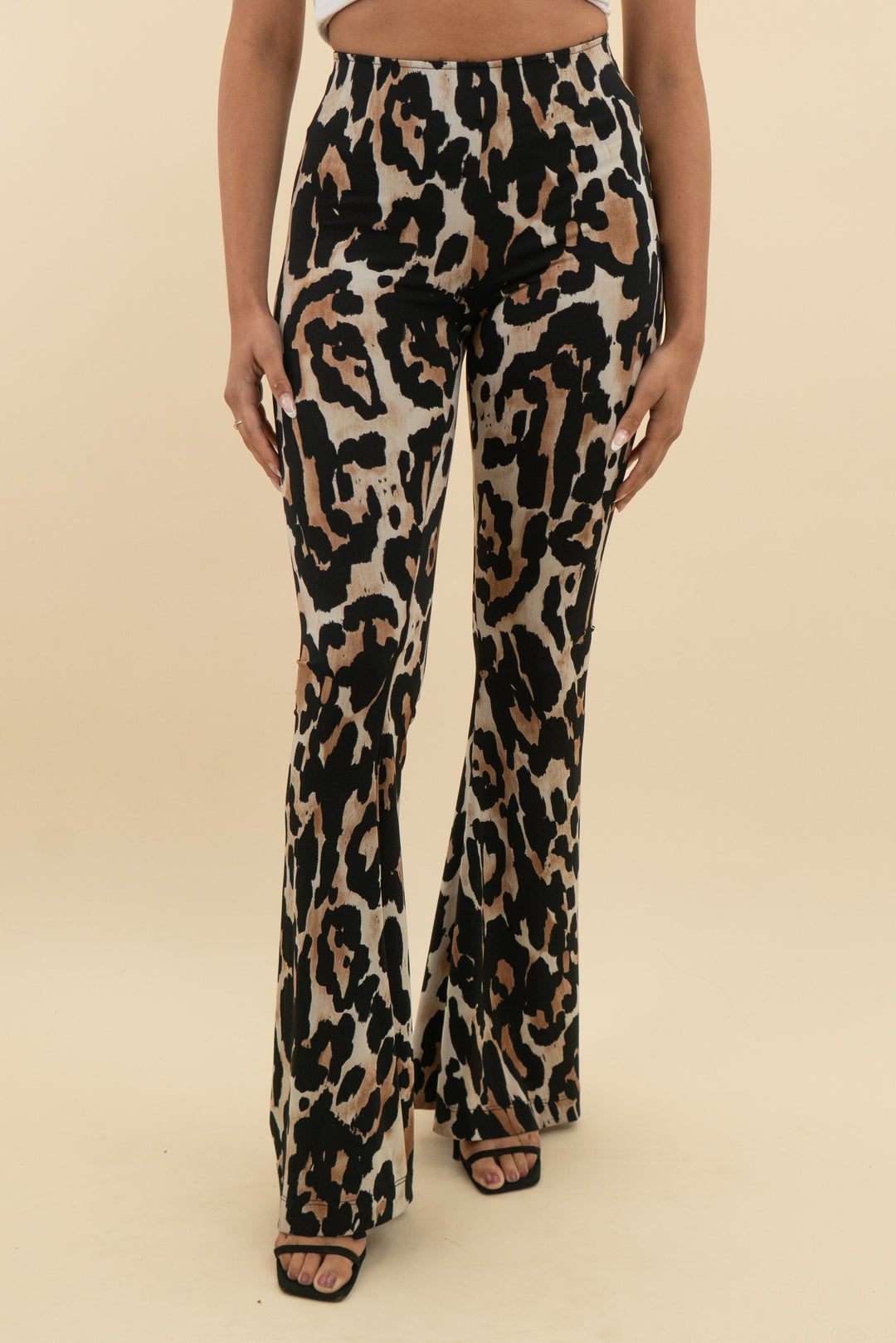 show me your mumu snake print pull on flare pant (m; retail $148)