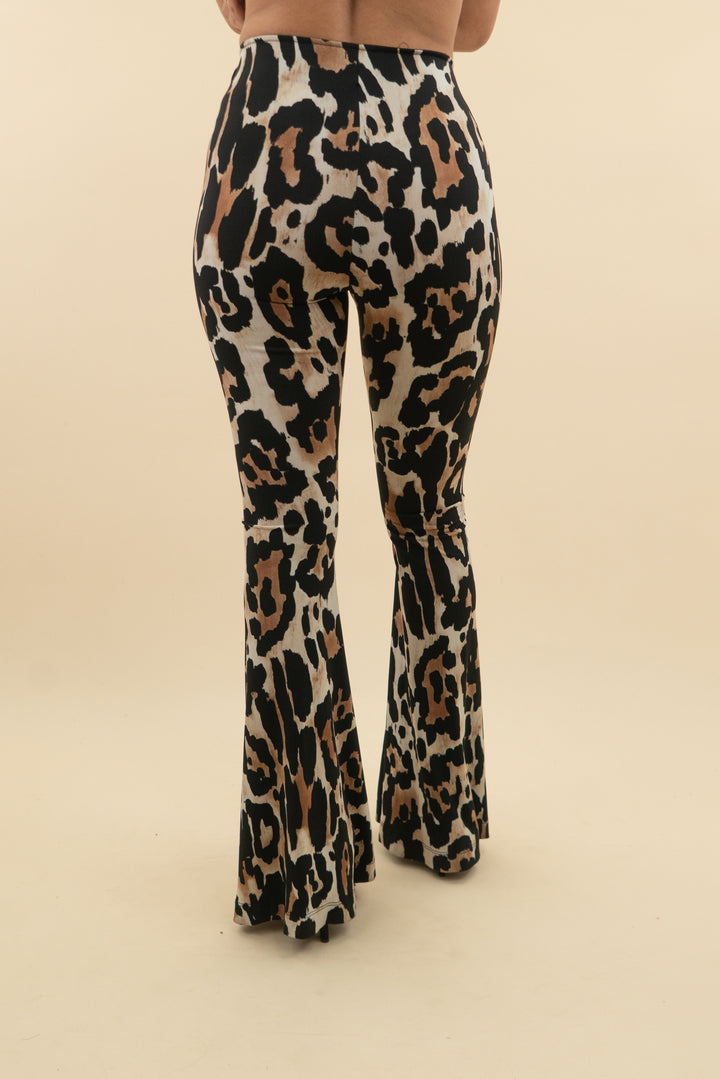 show me your mumu snake print pull on flare pant (m; retail $148)