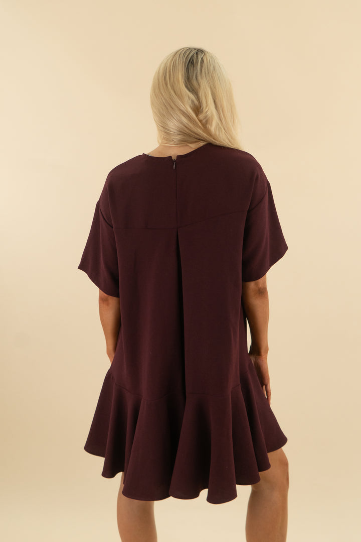 french connection burgundy ruffle hem short dress (4; retail $128)