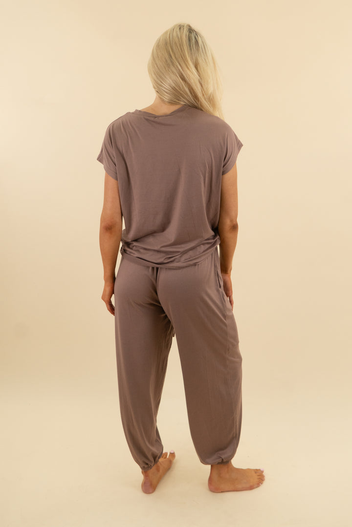 ekouaer brown drawstring jogger and tee set (m; retail $58)