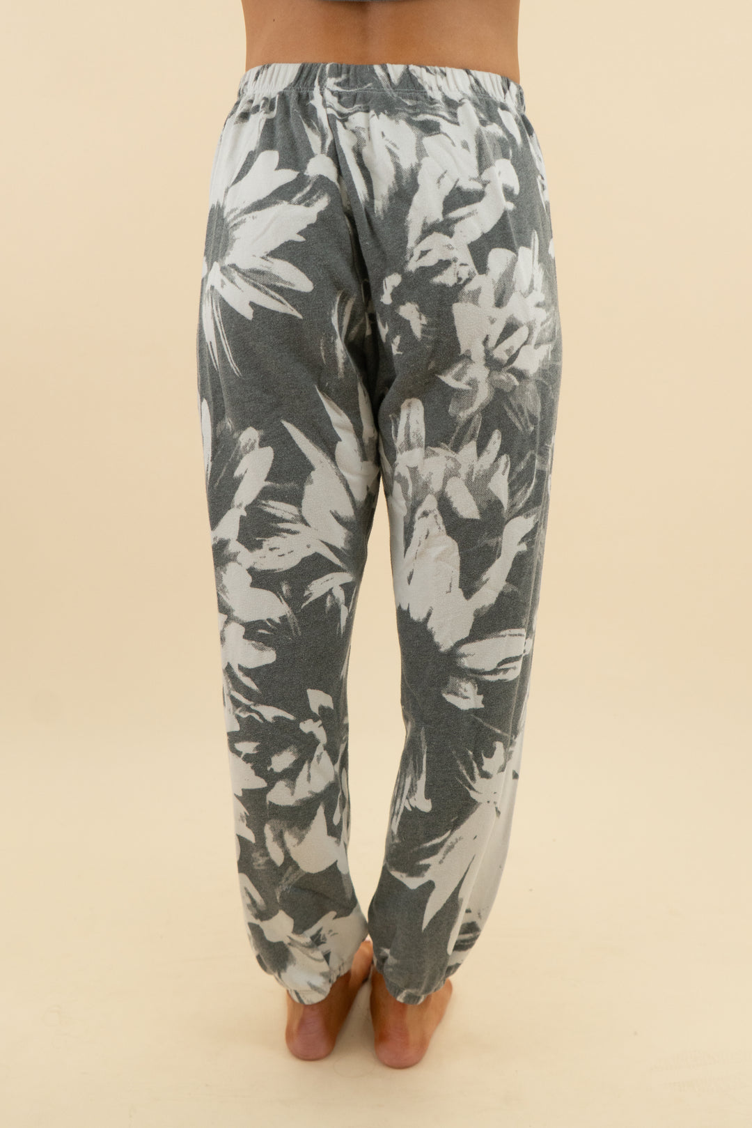 wildfox grey and white floral sweatpant (l; retail $79)