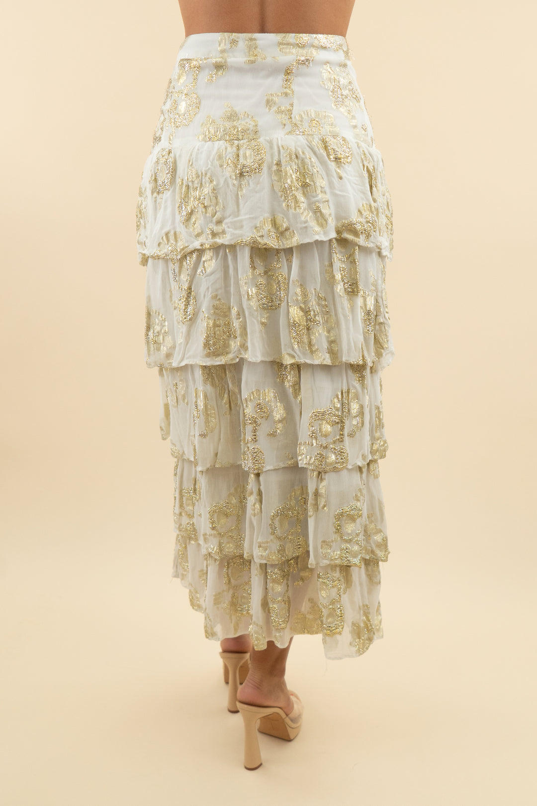 a loves a white shimmer ruffle tiered midi skirt (xs)