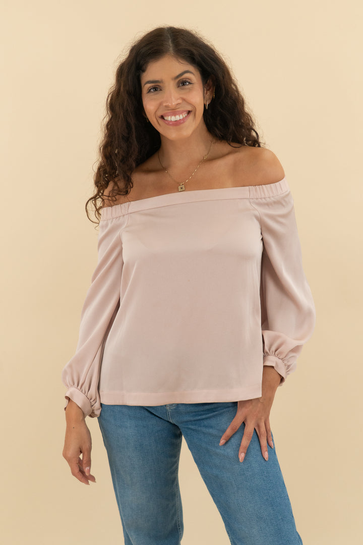 bcbg max azria light pink off the shoulder long sleeve top (xxs; retail $98)